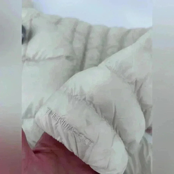 NWT Nike M Sportswear Swoosh Puffer Primaloft Therma Fit Jacket FB7670 104 White - Picture 16 of 16